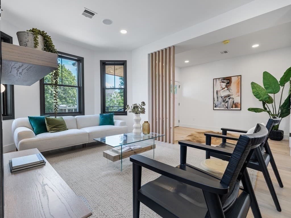 916 Broadway #1 photo 3