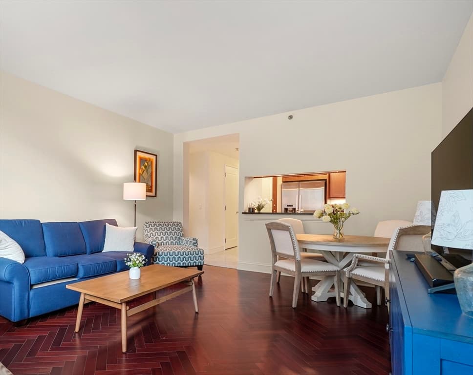 1 Charles St S #609 photo 2
