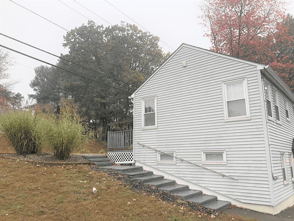 424 Central St photo 4