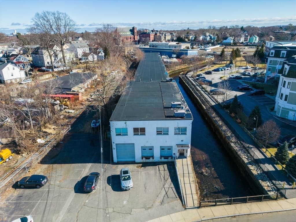 63 Grove St photo 2