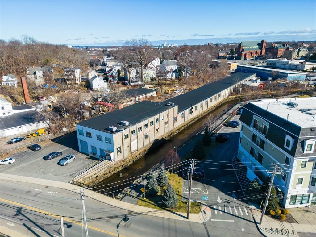 63 Grove St photo 3
