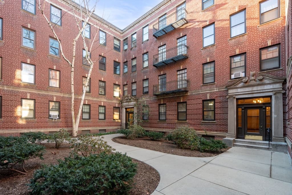 42 Linnaean St #B photo 2
