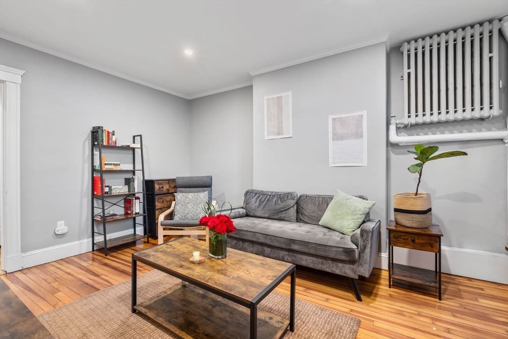 42 Linnaean St #B photo 5