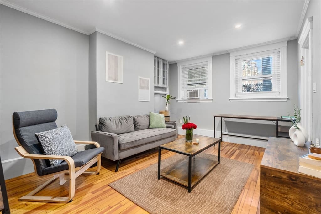 42 Linnaean St #B photo 4