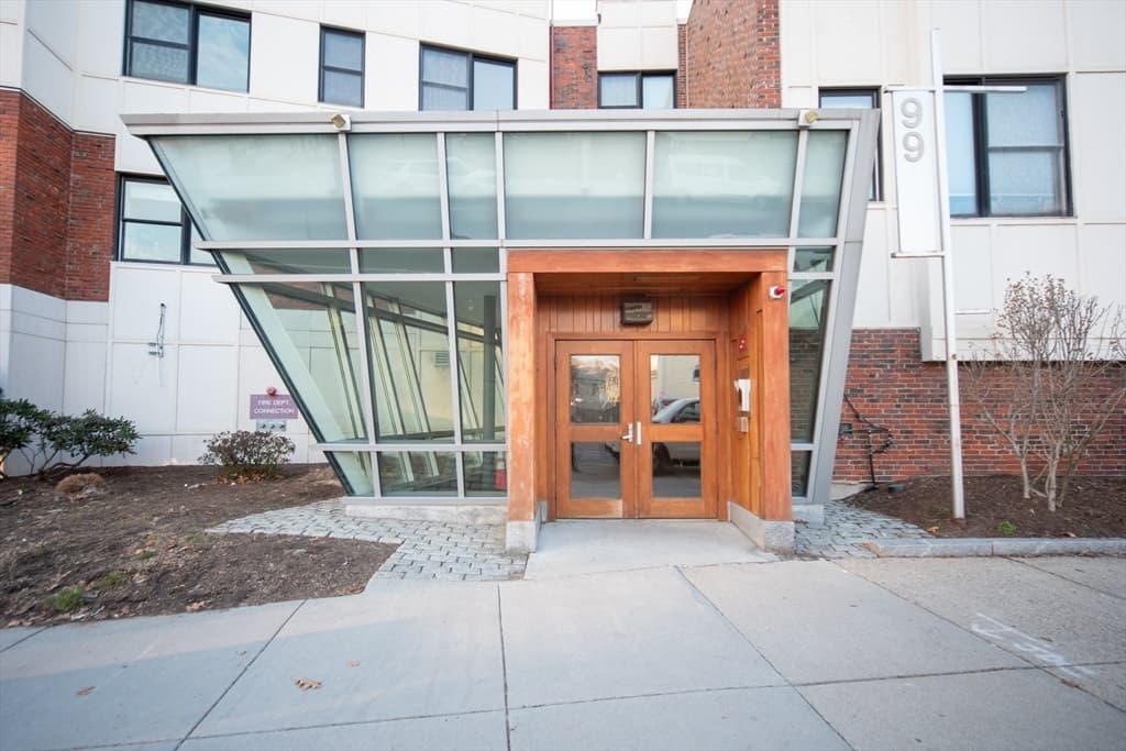99 Chestnut Hill Ave #101