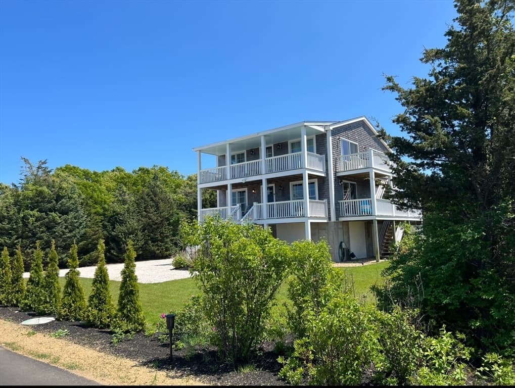 28 Beach Rd