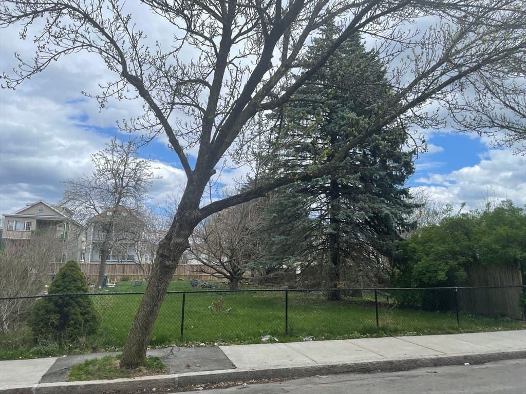 32 Homestead St photo 2