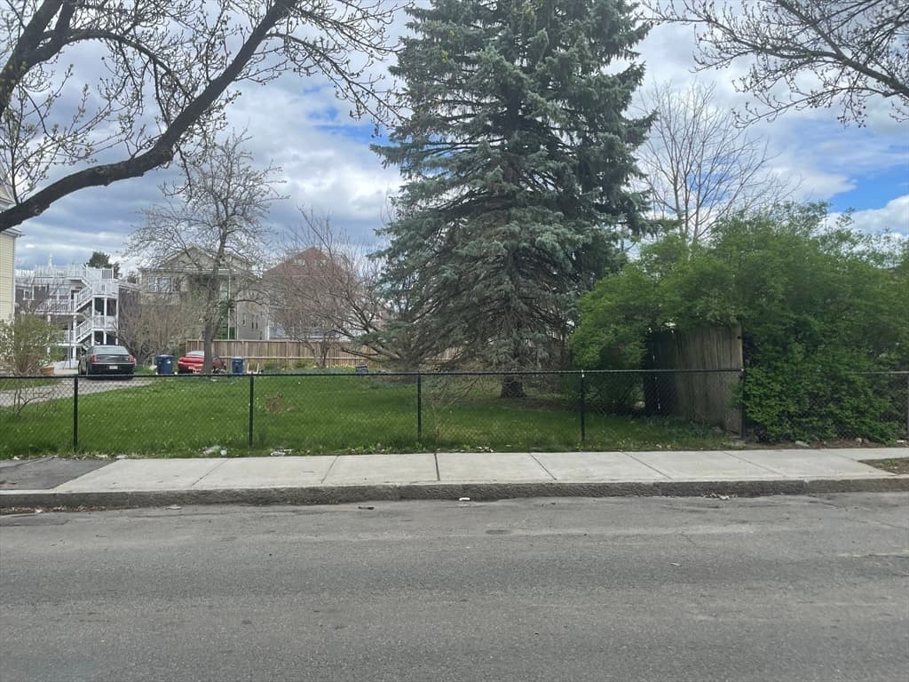 32 Homestead St photo 3
