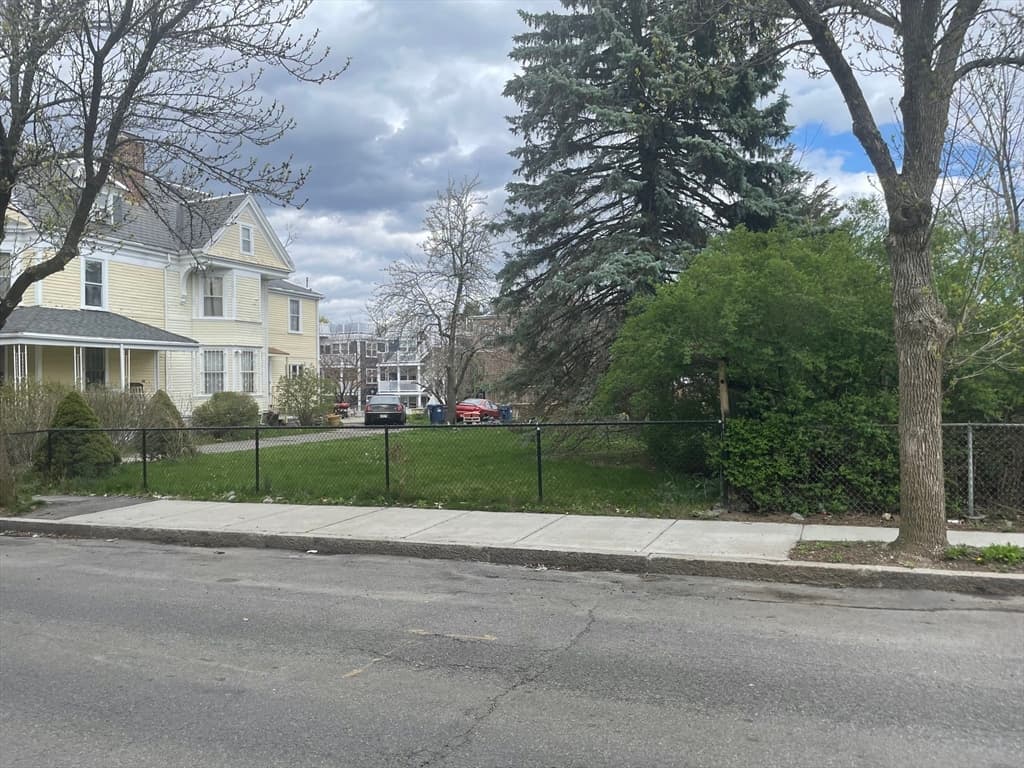 32 Homestead St photo 4
