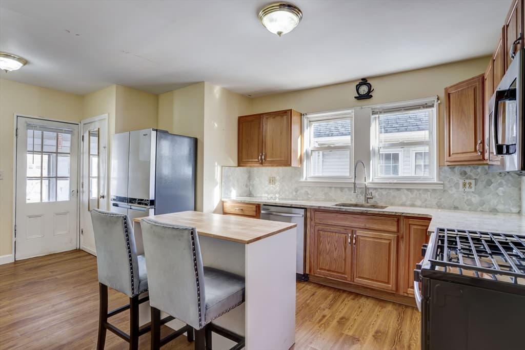 93 Bailey Rd #2