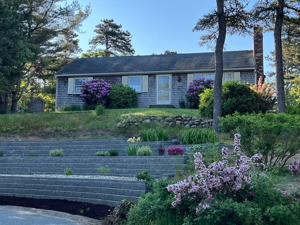 158 Holly Dr photo 2