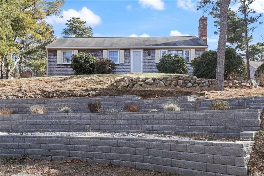 158 Holly Dr photo 3