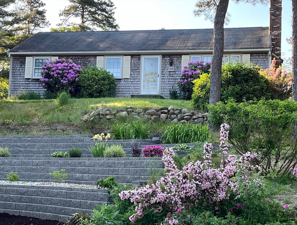 158 Holly Dr