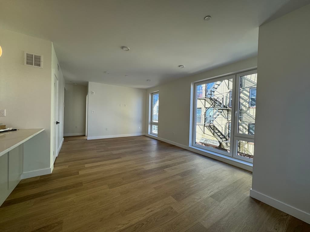 389 Sumner St #202 photo 3