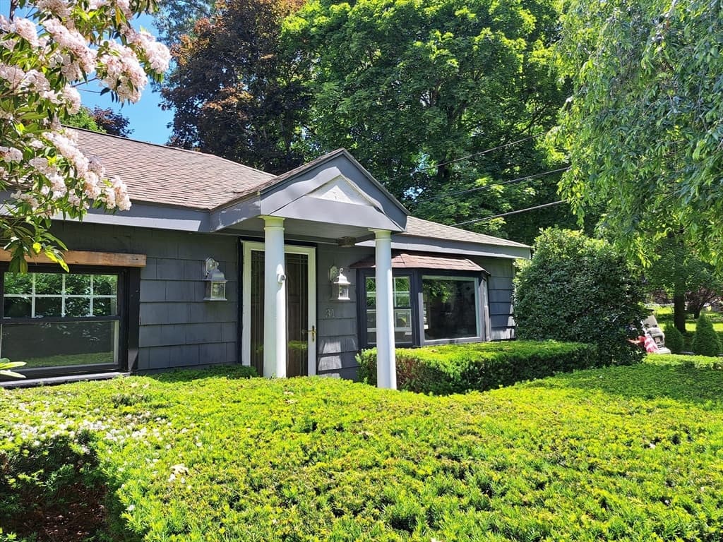 31-33 Mathews Dr