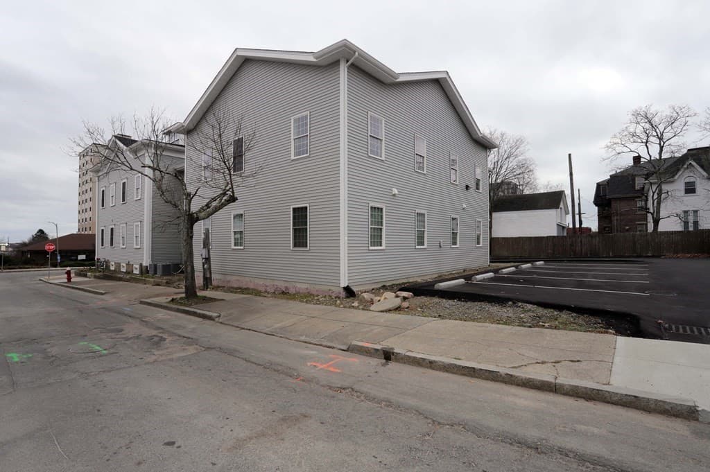 899 Pleasant St #East photo 4