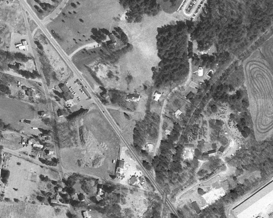 468 Main St photo 2
