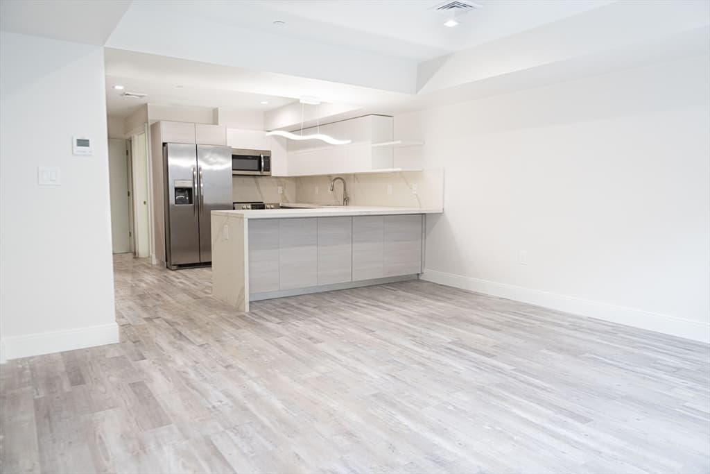 316 Shrewsbury St #6W photo 3