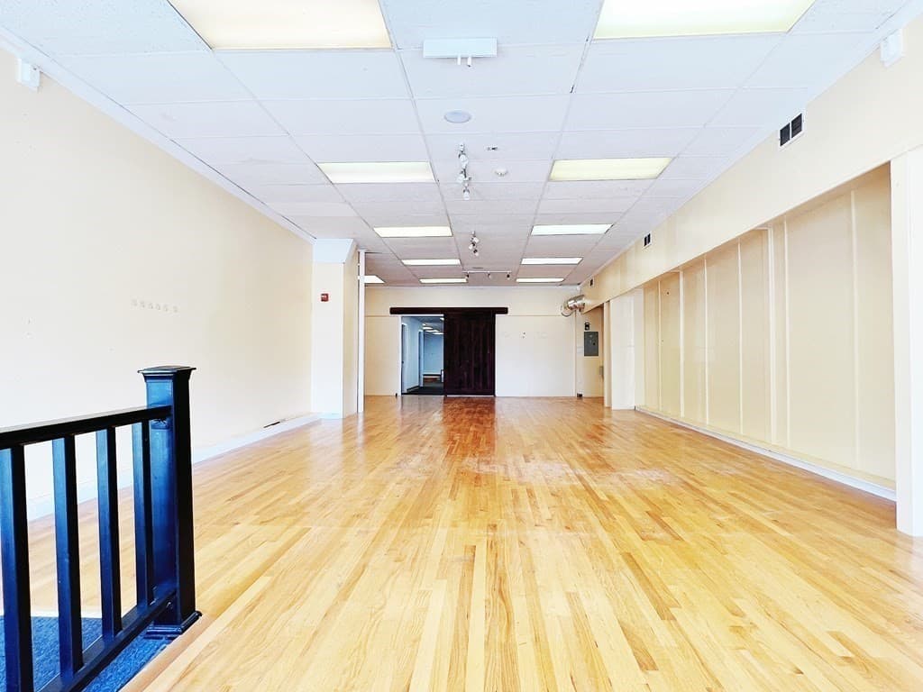 382 Main St. photo 3