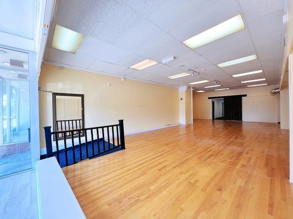 382 Main St. photo 4