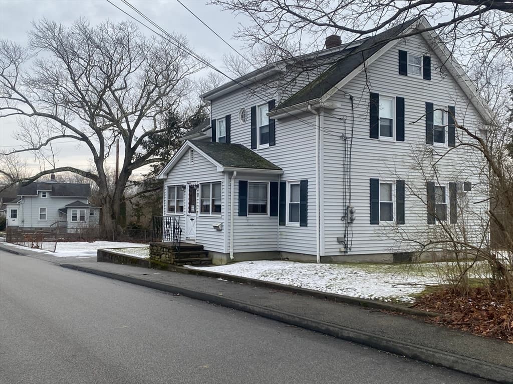 18 Eastern Ave photo 3