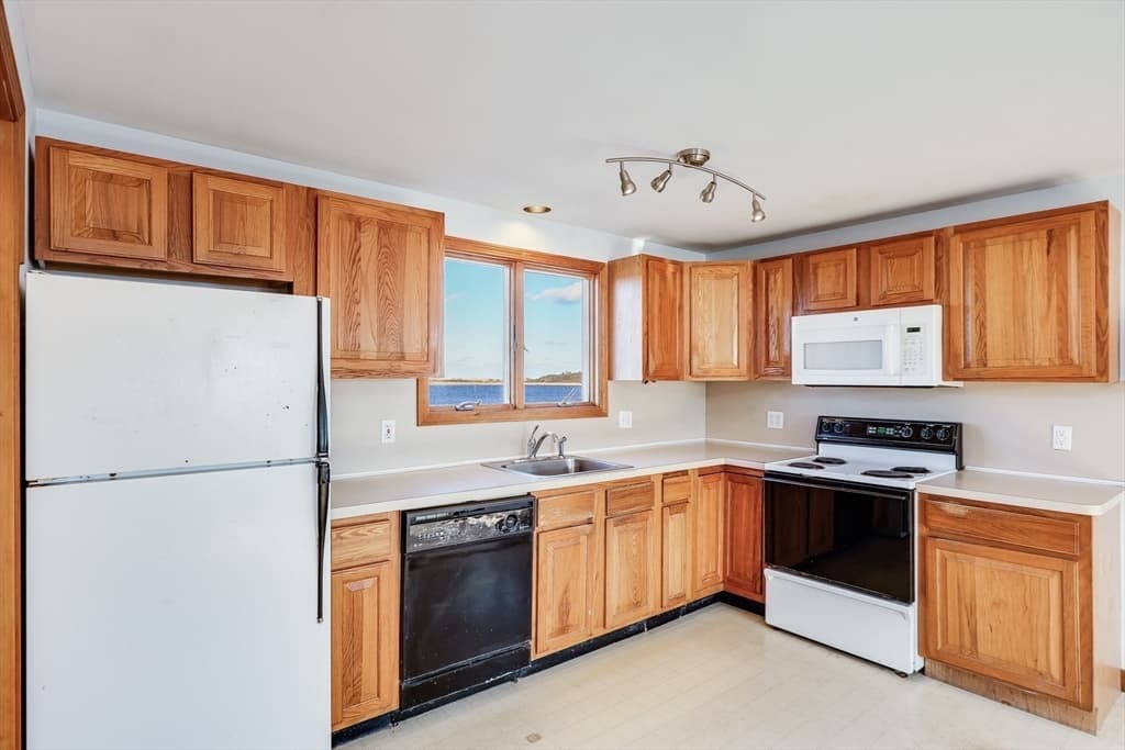 433 Shore Rd photo 4