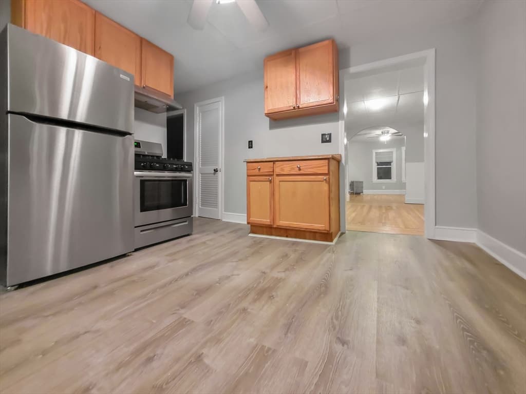 28 Gladstone Street #2 photo 2