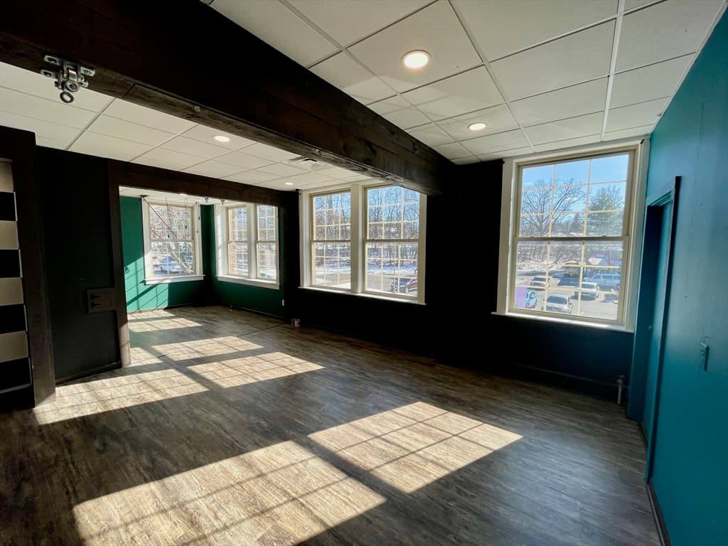 95 Main St photo 5