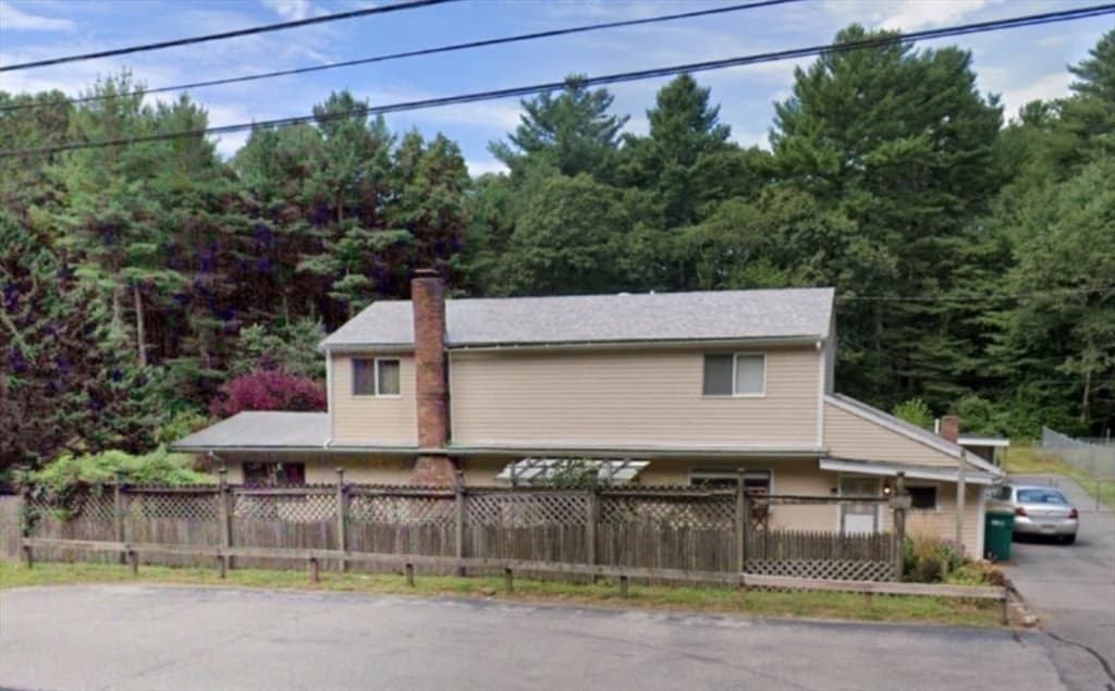 729 Center St photo 2
