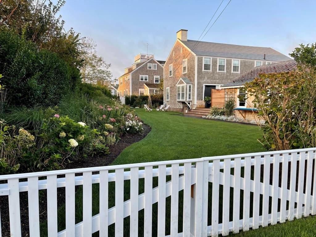66 Hulbert Avenue North House