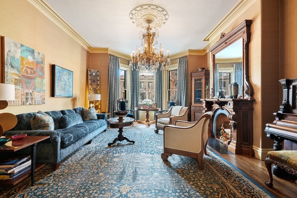 381 Beacon Street photo 2