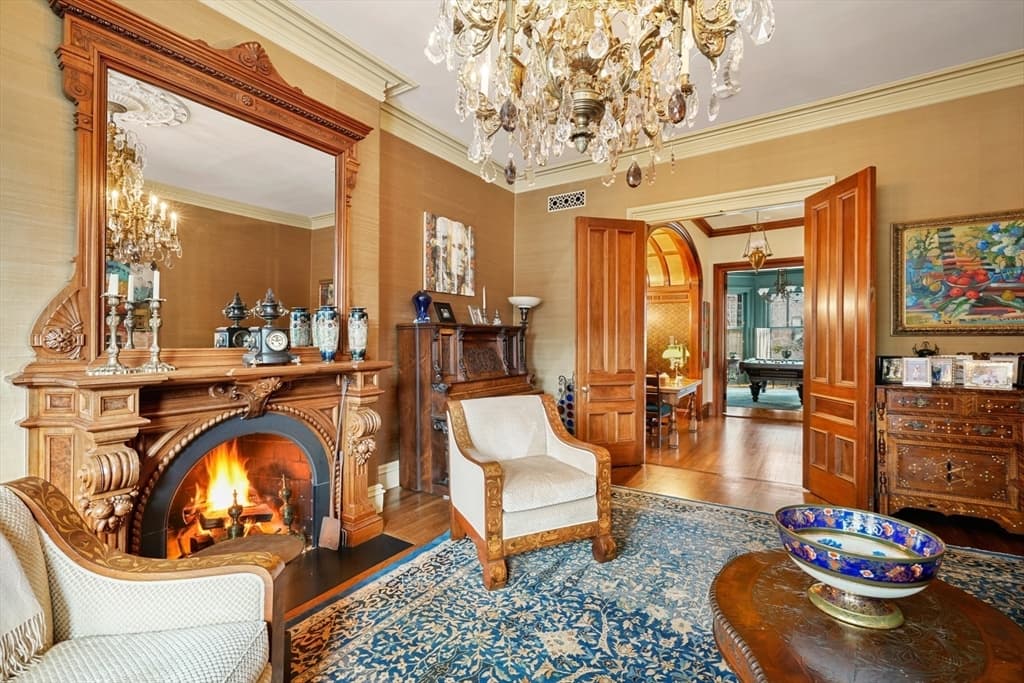 381 Beacon Street photo 3