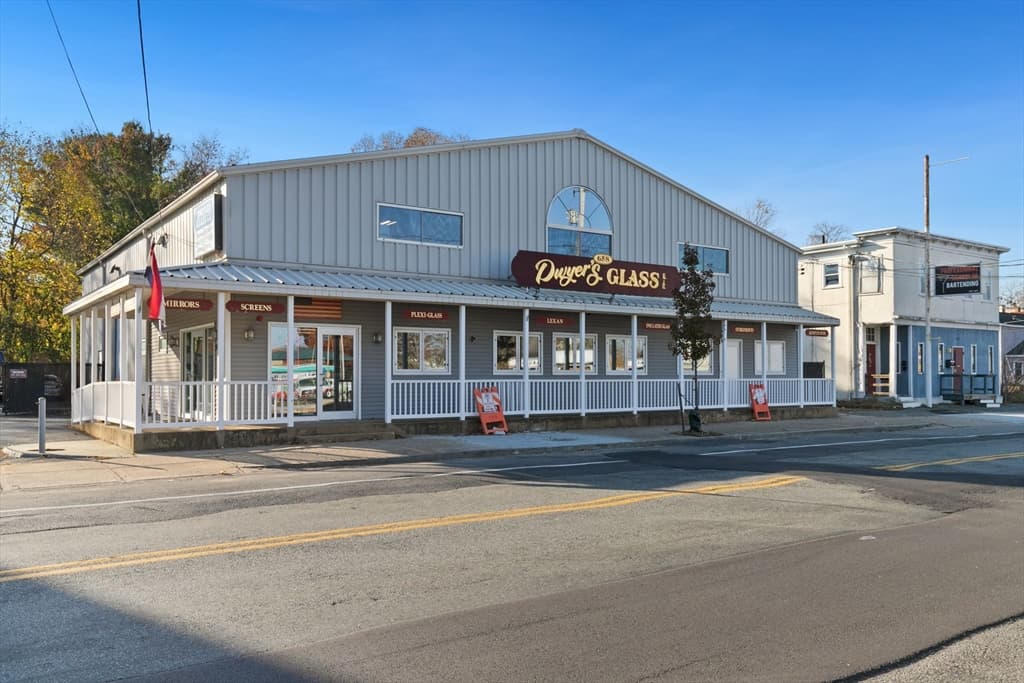 658 N Main St
