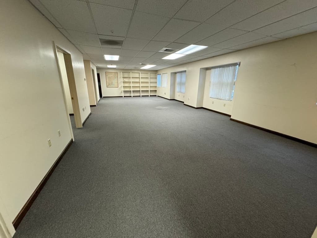 10 River Rd #206