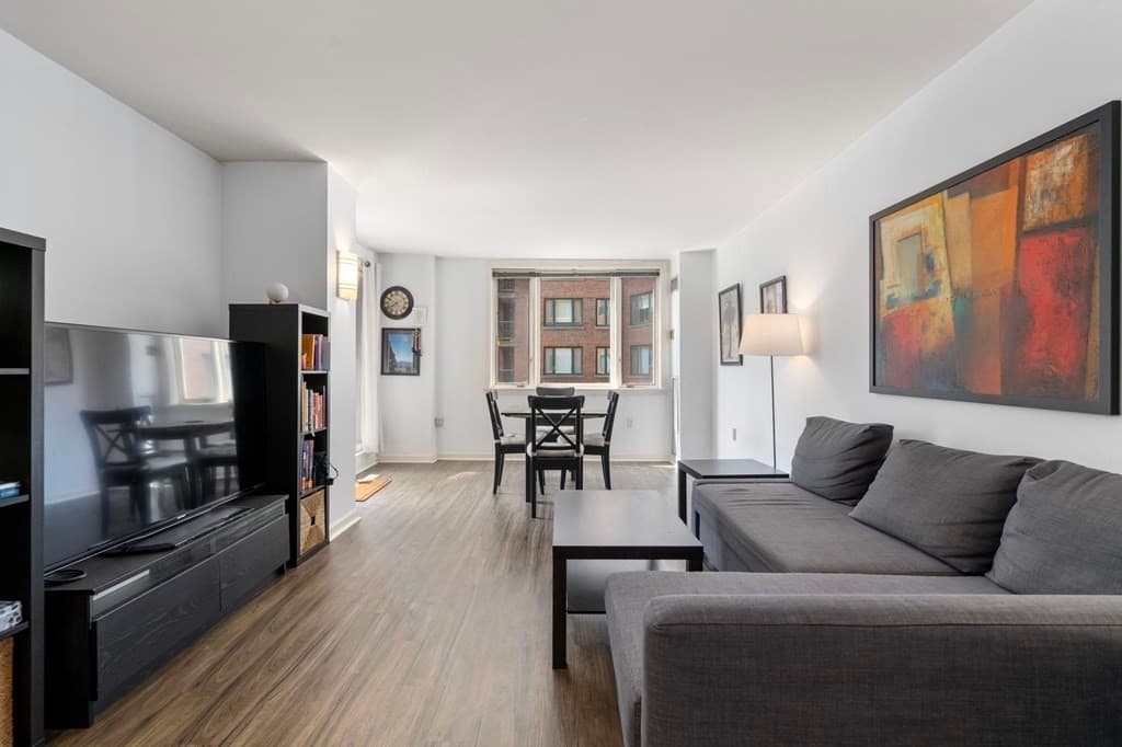 10 Rogers Street #0303 photo 4