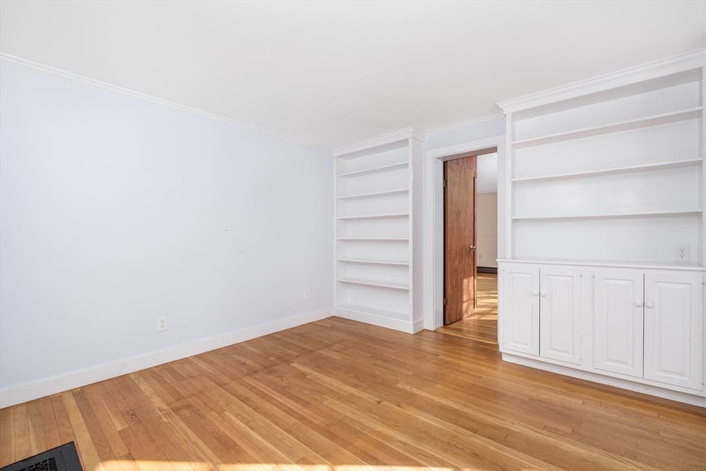 445 Glen Road photo 3