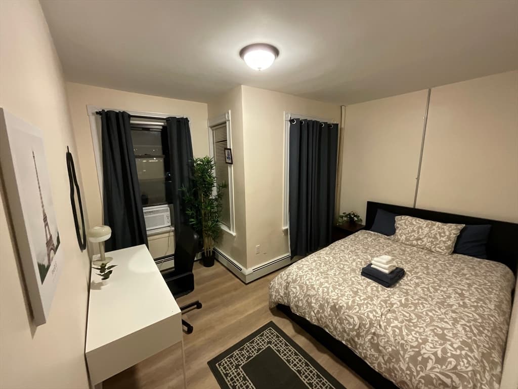 871 Harrison Ave #3 photo 2