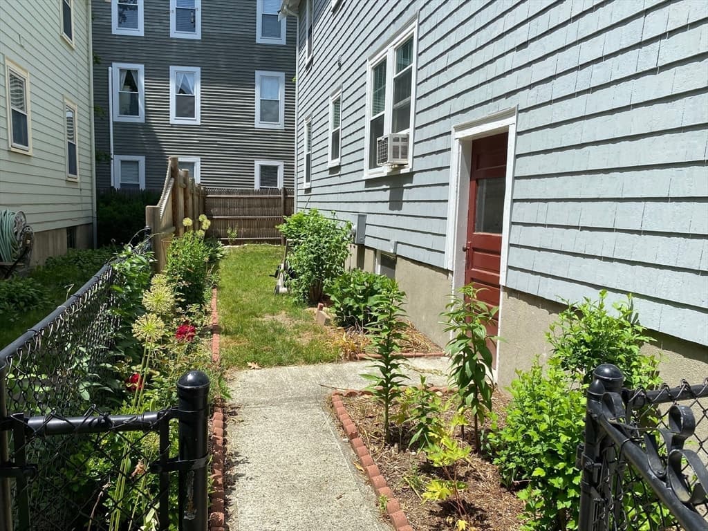 115 Franklin St #2 photo 2