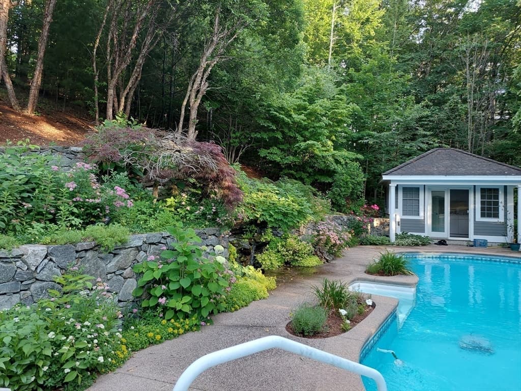 15 Kettle Hole Rd photo 4