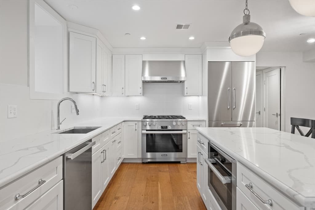 386 Windsor St #1 photo 2