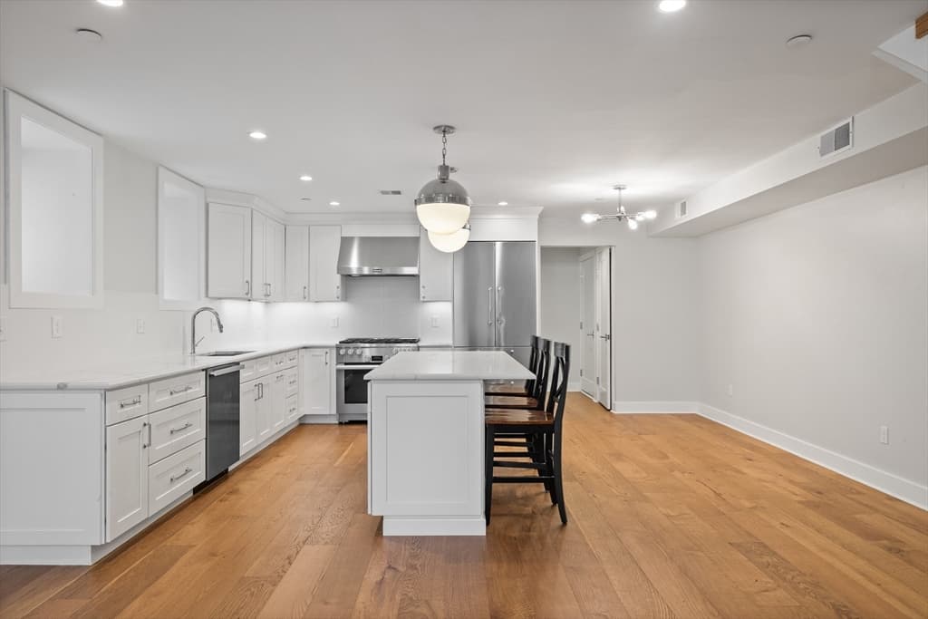 386 Windsor St #1 photo 3