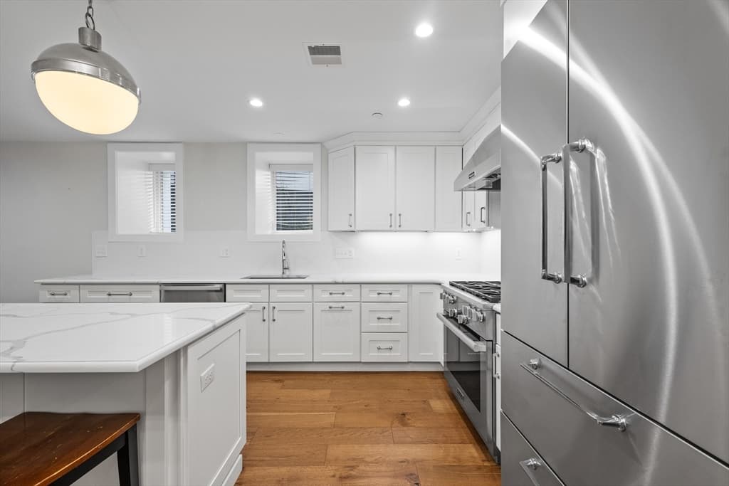 386 Windsor St #1 photo 4