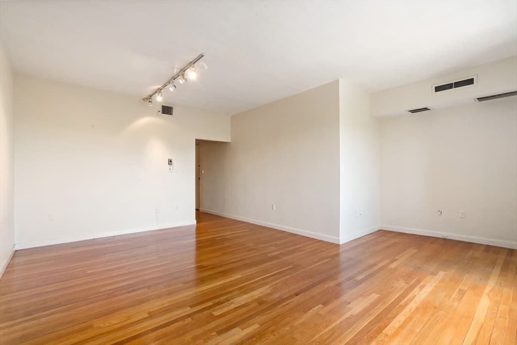 260 Beacon St #10 photo 2