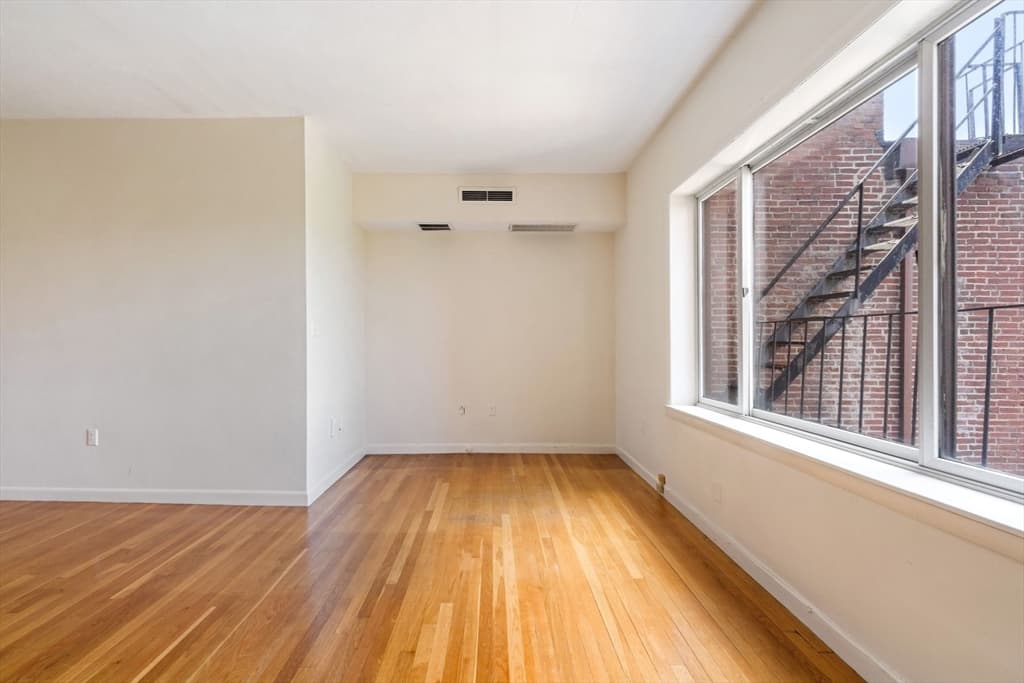 260 Beacon St #10 photo 3