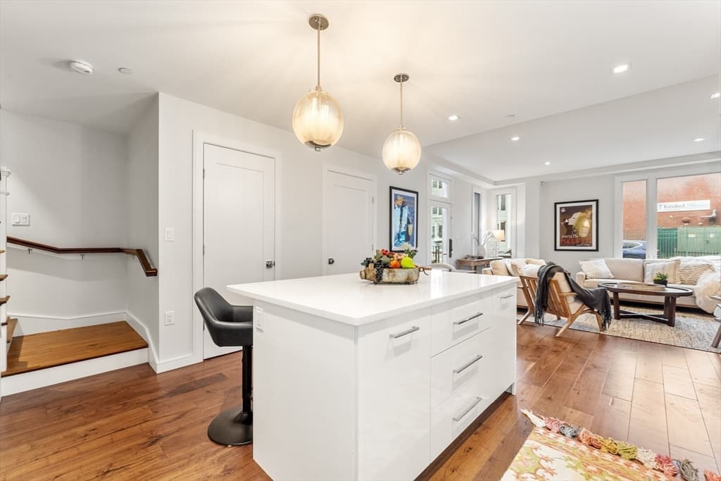 812 E 6th Street #11 photo 4