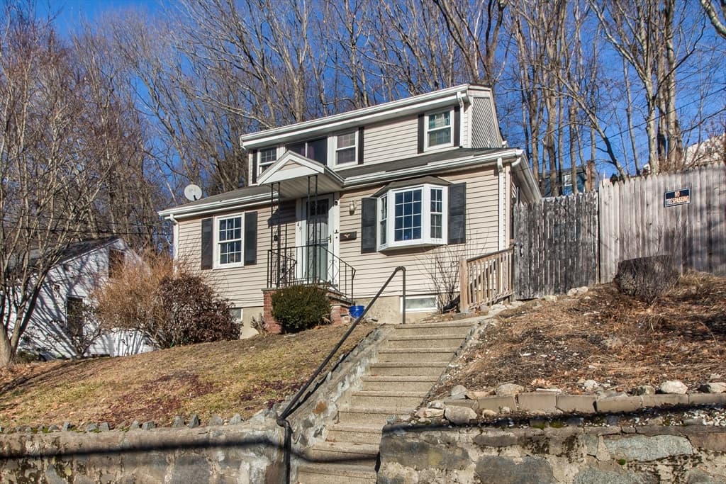 149 Deforest St photo 2