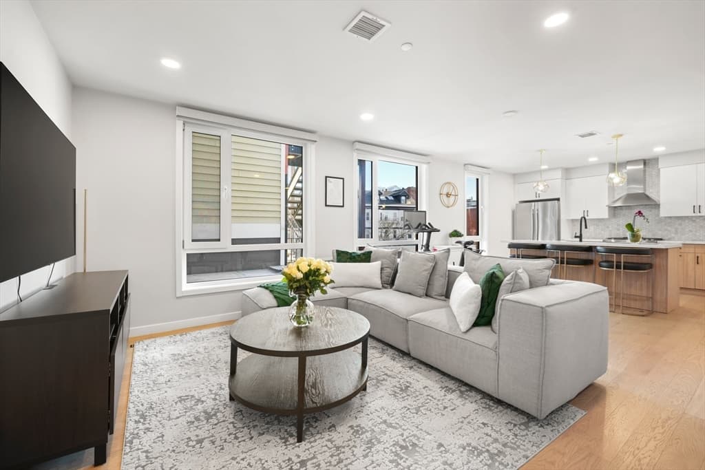 457 W. Broadway #211