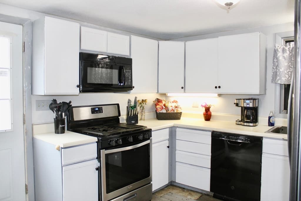 2066 Memorial Dr photo 2