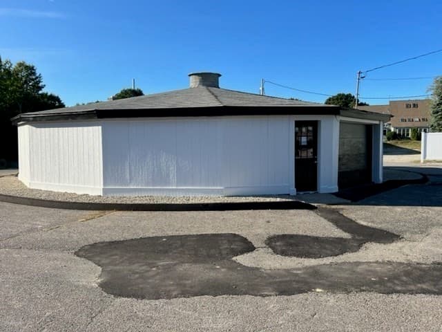 194 Worcester Rd. photo 3