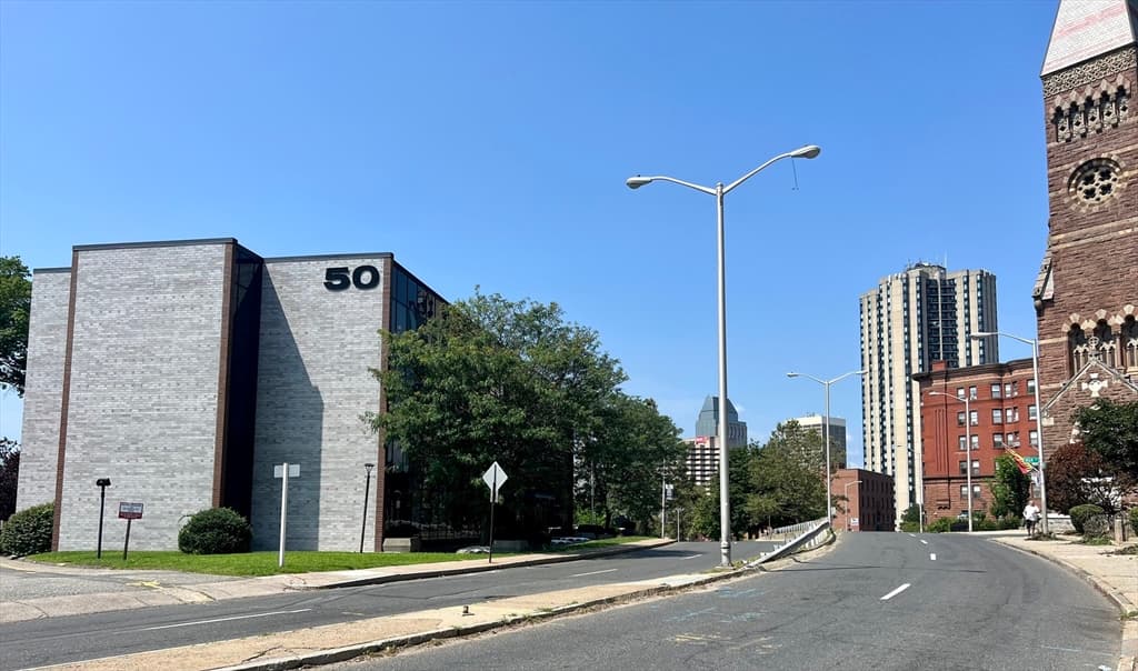50 Maple St photo 2